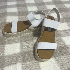 Steve Madden white jaklin sandal